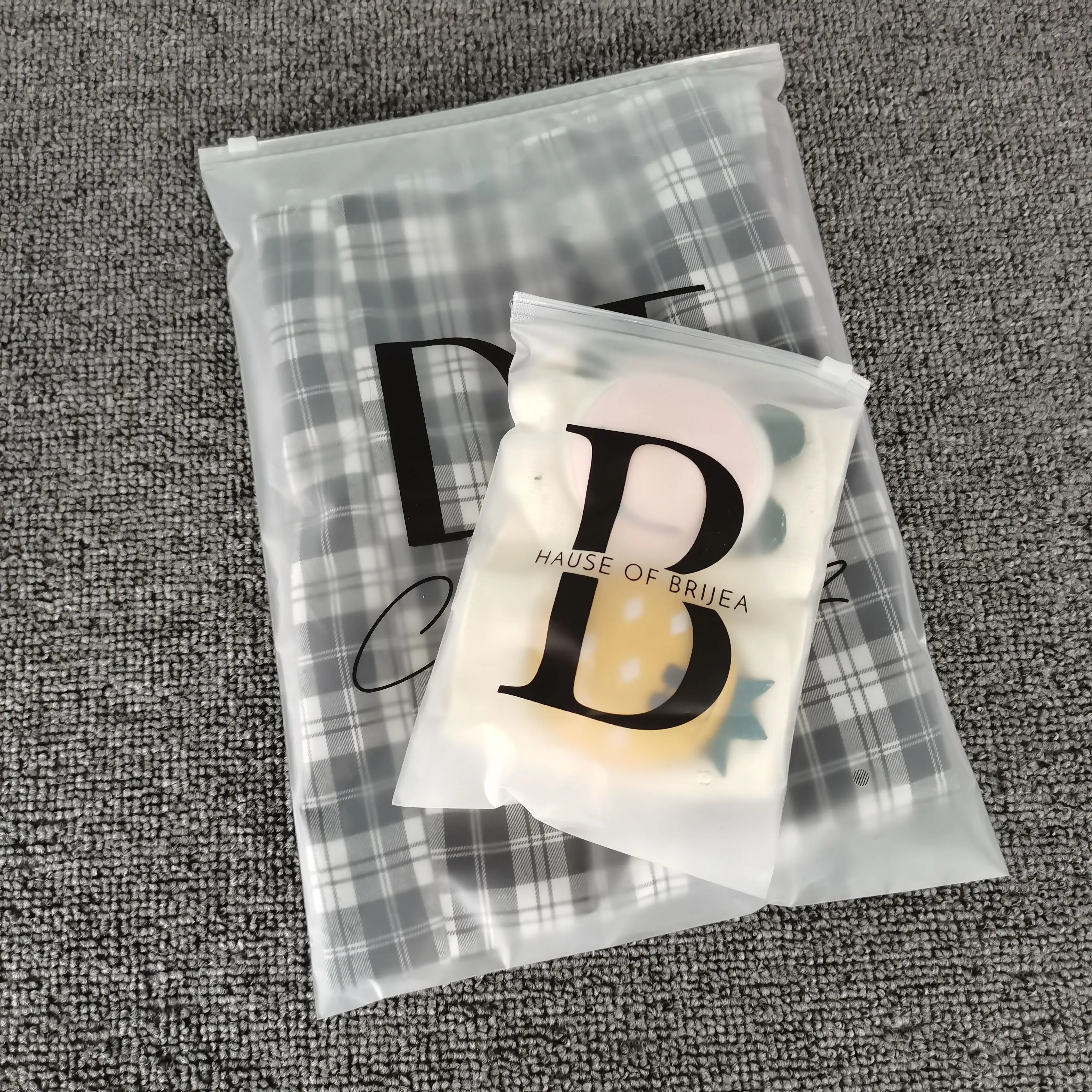 High Quality Frosted Waterproof Custom Size Waterproof Zipper Bag Packaging Bags Zipper Plastic Bag