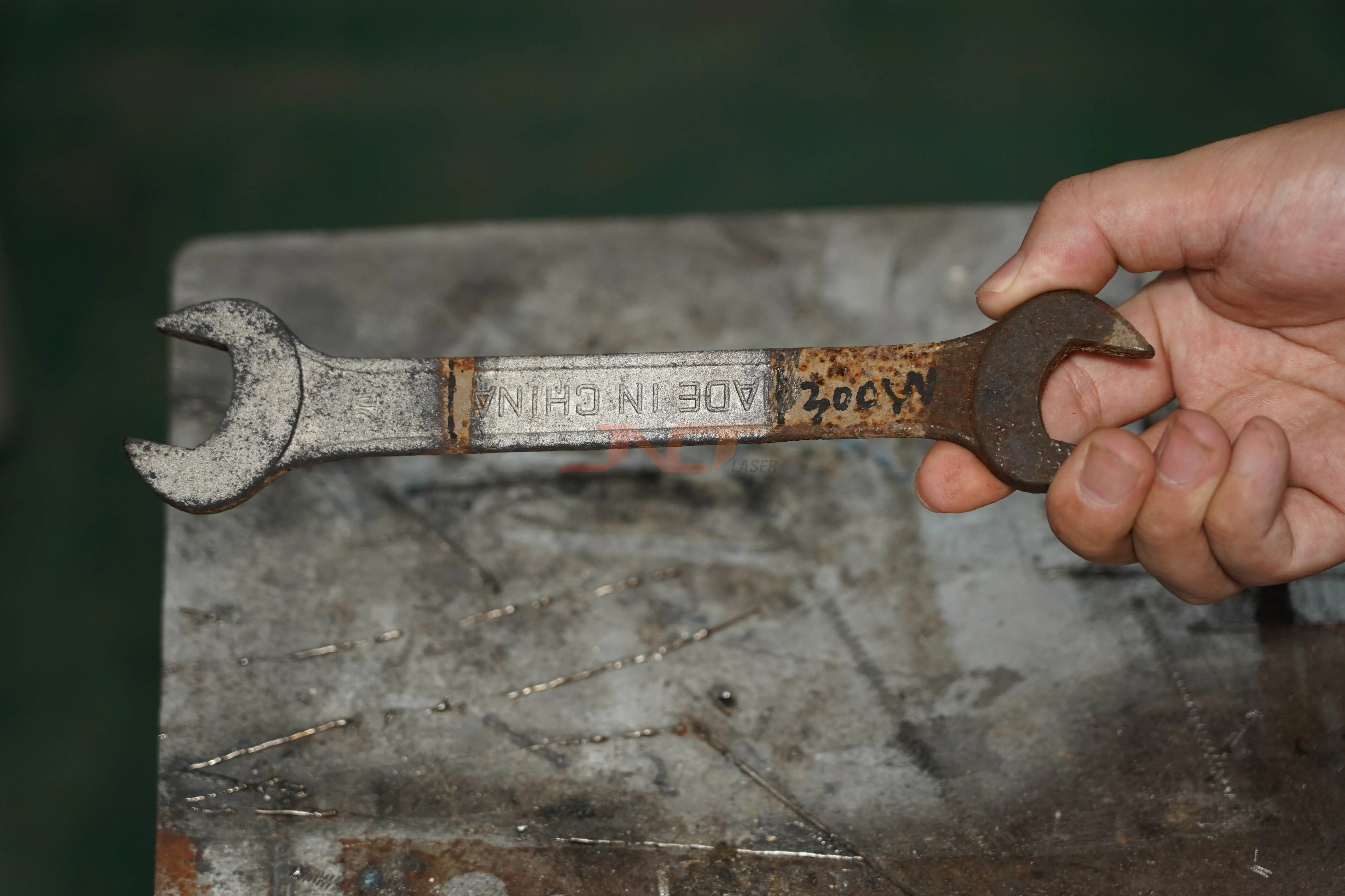 Portable Oxide Coating Laser Cleaning Machine For Metal Rust 200w 300w