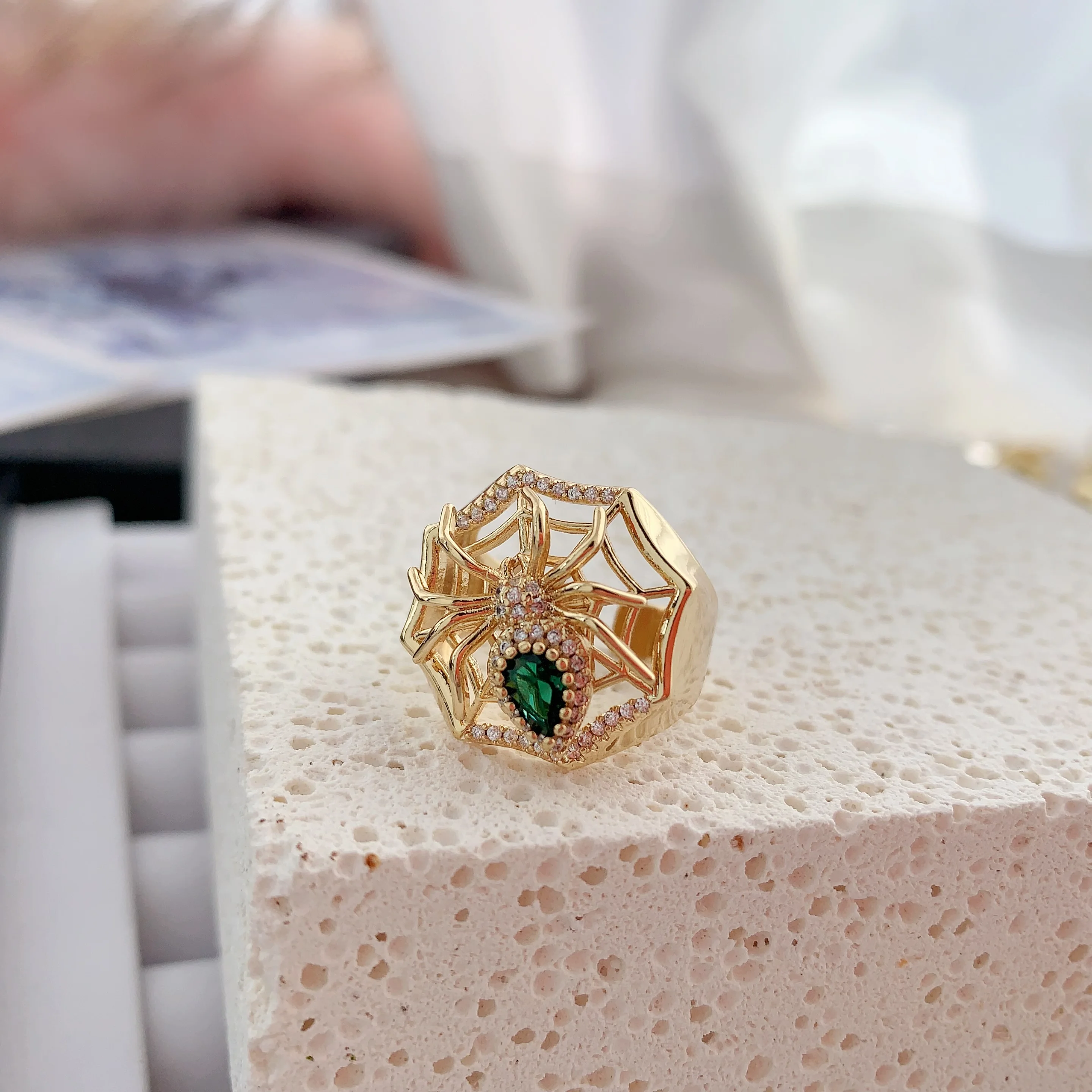 LS-L3423 Sparkly Amazing Spider Rings for Men - 18K Gold Plated