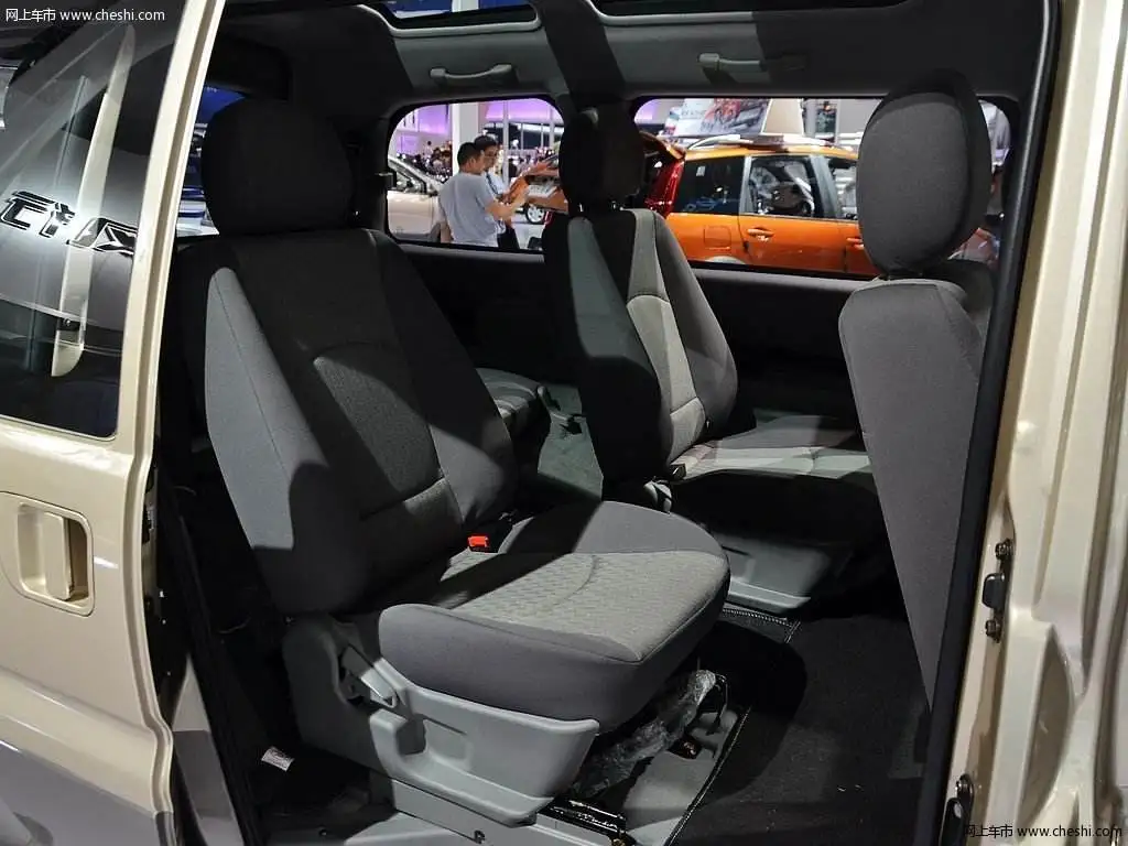 Dongfeng Lingzhi M3 Mini Van Bus with Seats New Condition