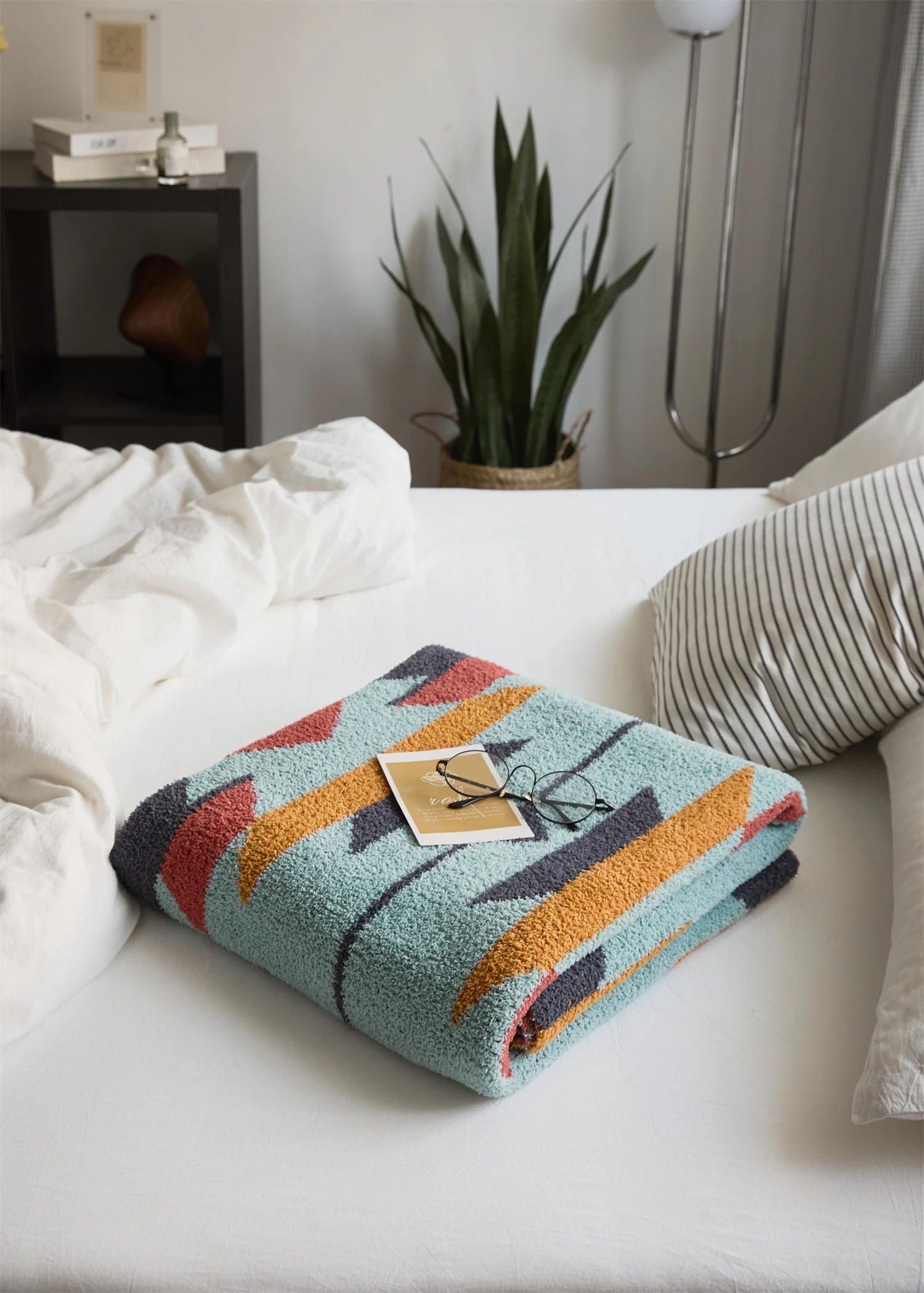 Wholesale Geometric Jacquard Super Cozy  Microfiber Knitted Throw  Blanket For Home Decoration sofa And Travel OEKO-TEXT ASY factory