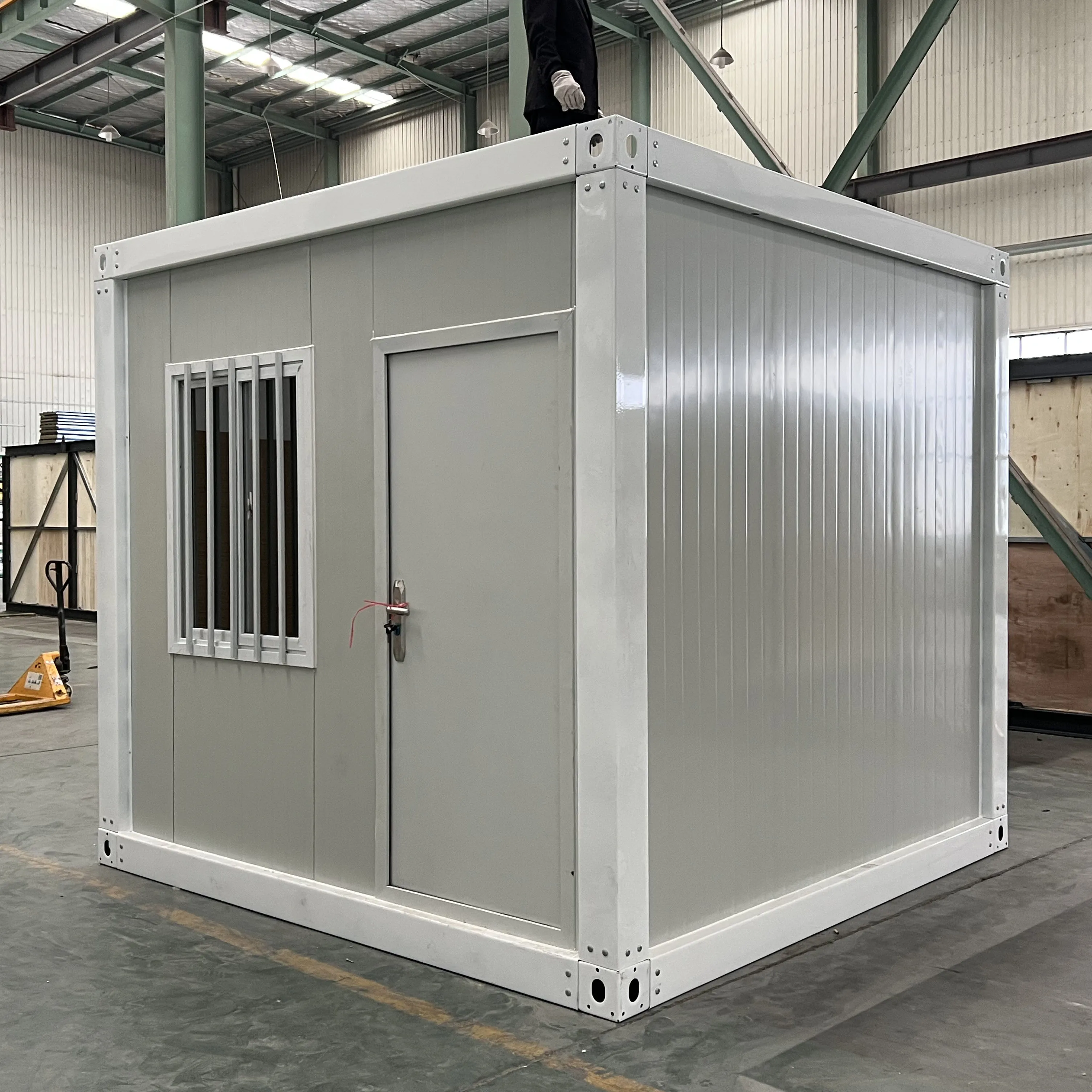 40ft Prefab Portable Container Homes Frame Pakistan Indonesia Mini Tiny Houses for Office Use Detachable Container House