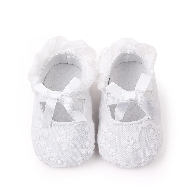 Beautiful Embroidered Lace Design Soft Cotton Newborn Infant Baby Shoes for Girls Directly Factory Bulk Order manufacture