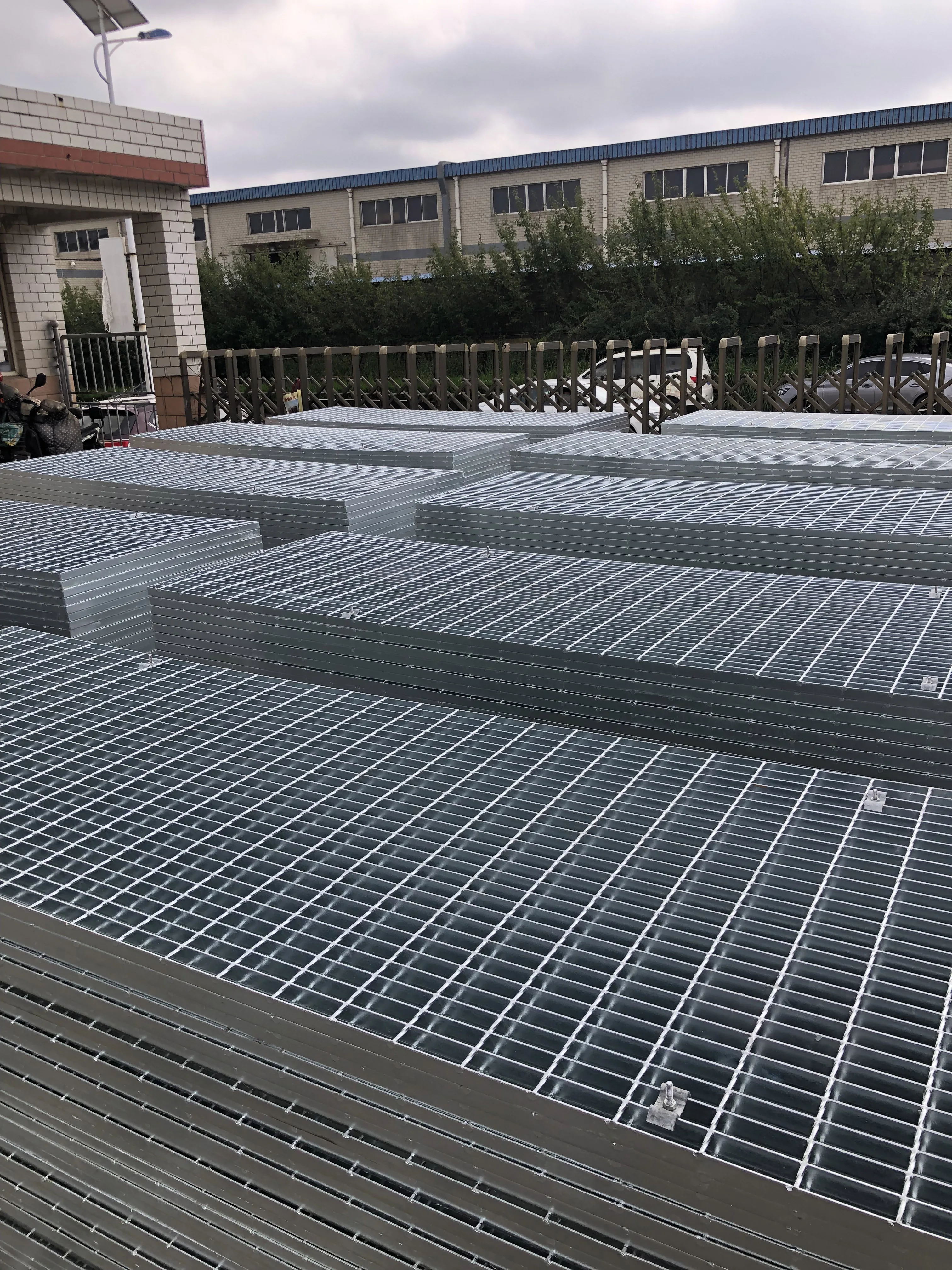 Galvanized Steel Bar Grating Ceiling Panel Galvanized Steel Bar Grating Ceiling Panel