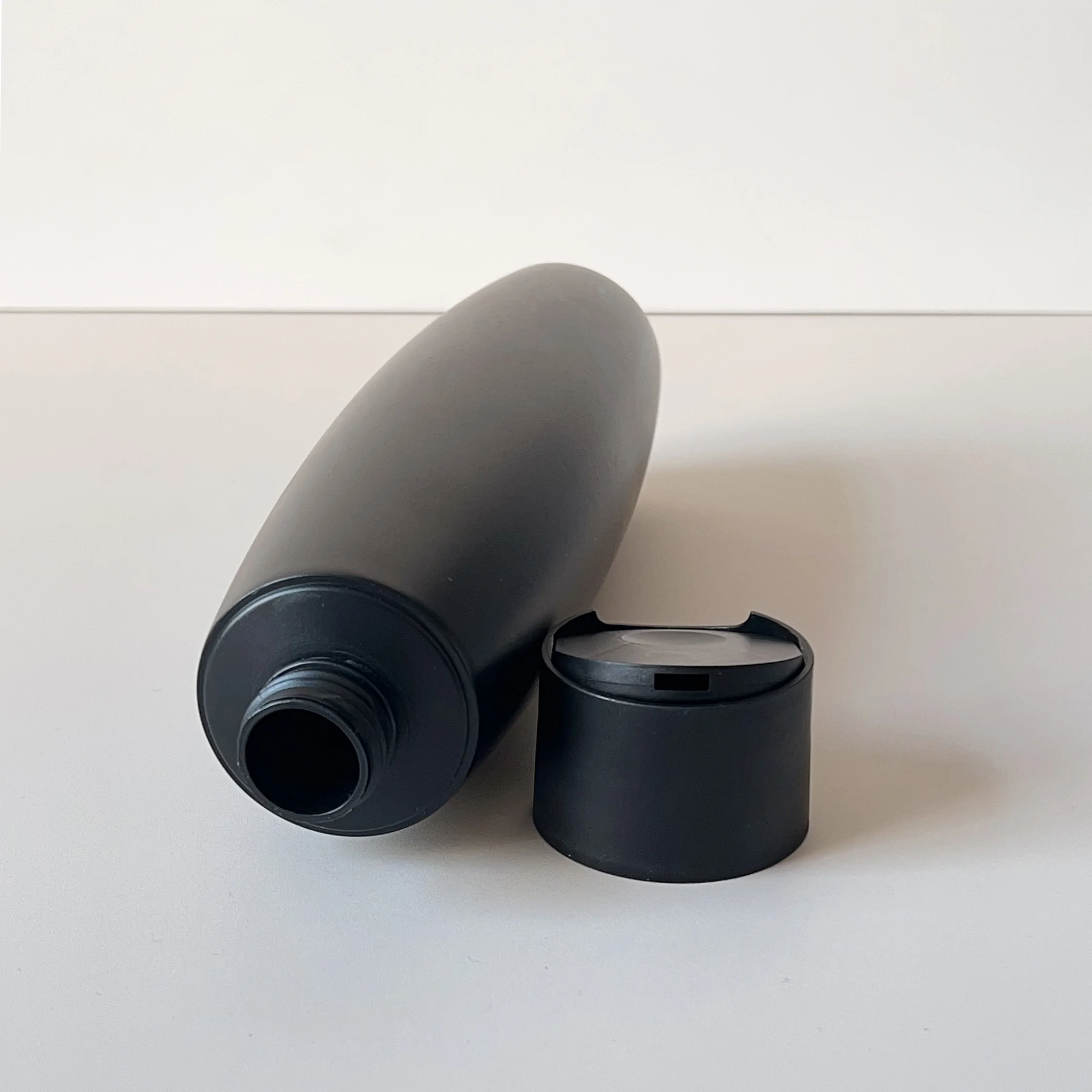 Sunscreen Plastic Bottle Wholesale Custom 500ml HDPE Extrusion Plastic Sunscreen Packaging Bottle