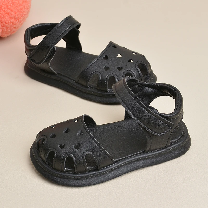 Хит продаж, Летние черные бежевые пляжные сандалии на плоской подошве для маленьких детей, открытые блестящие сандалии для вечеринок