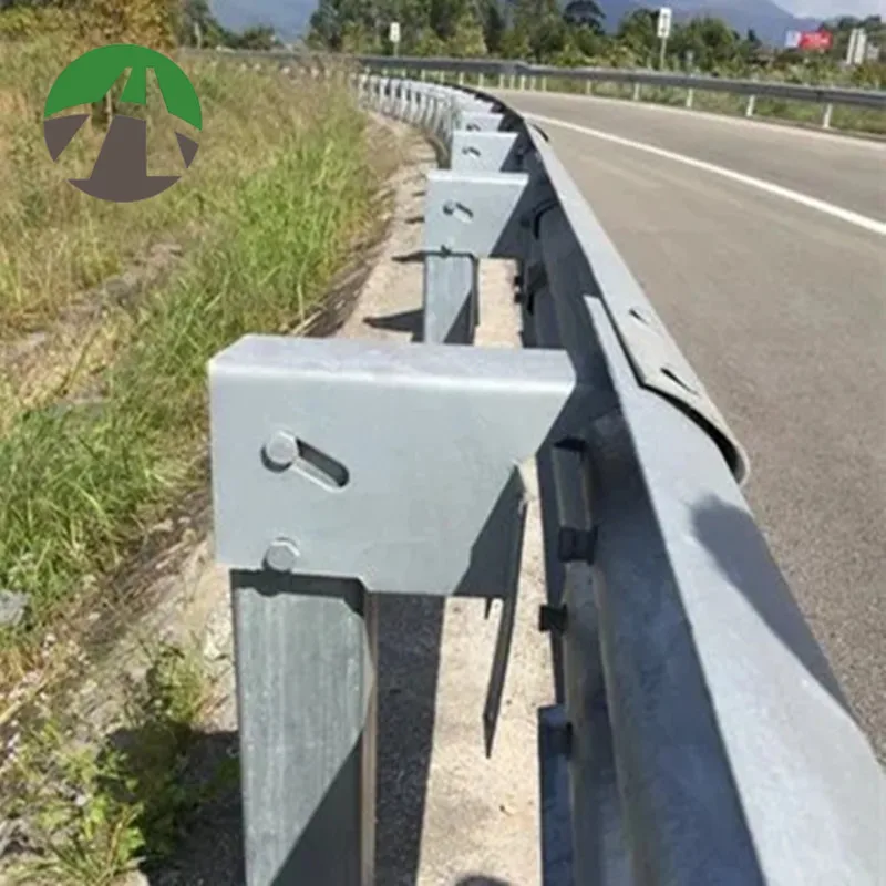 Galvanized Safety Wave Protective Fence of Expressway