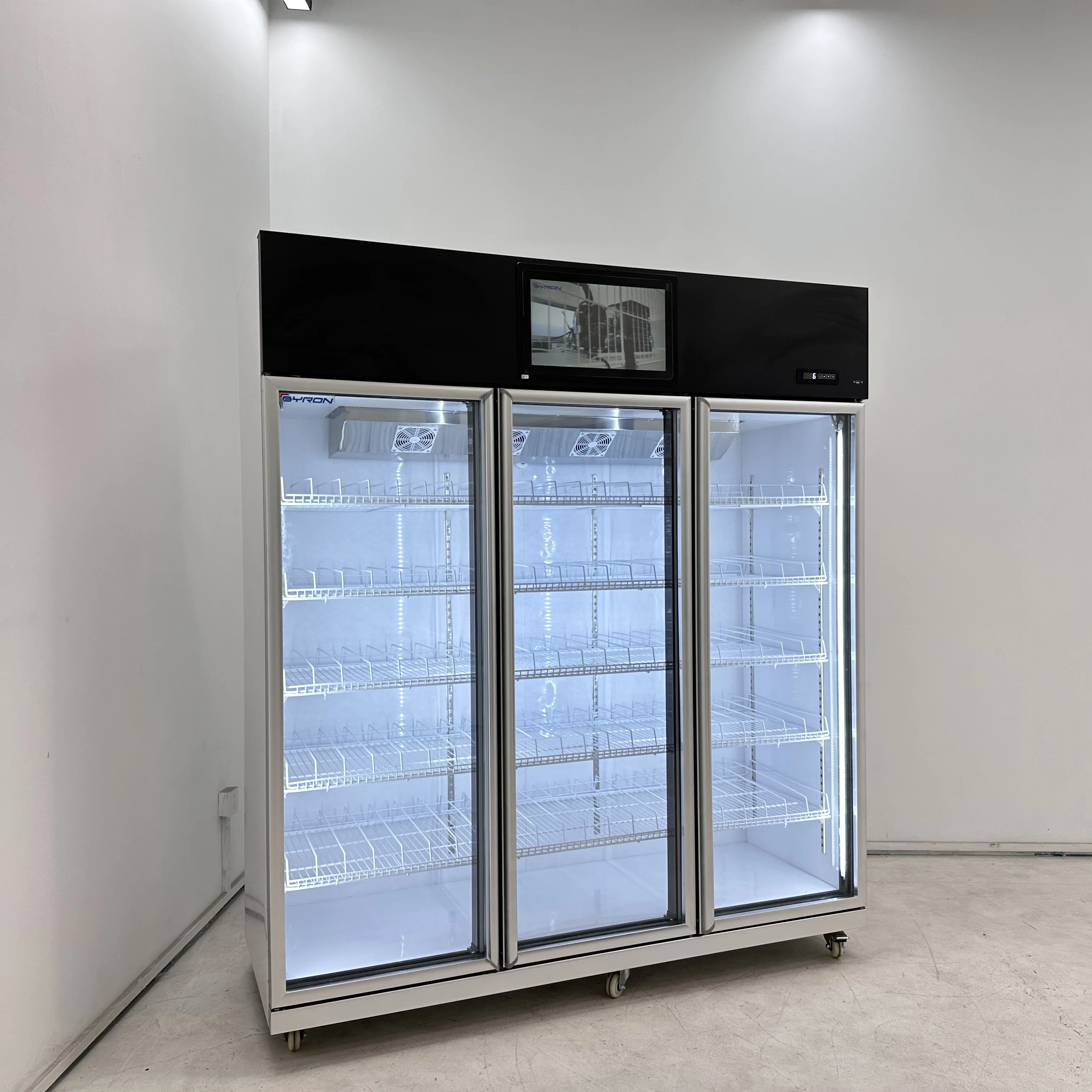 Advertising Screen Vertical Drinks Freezer Display Beverage and Cooler Commercial Refrigerator Showcase With LED Lights