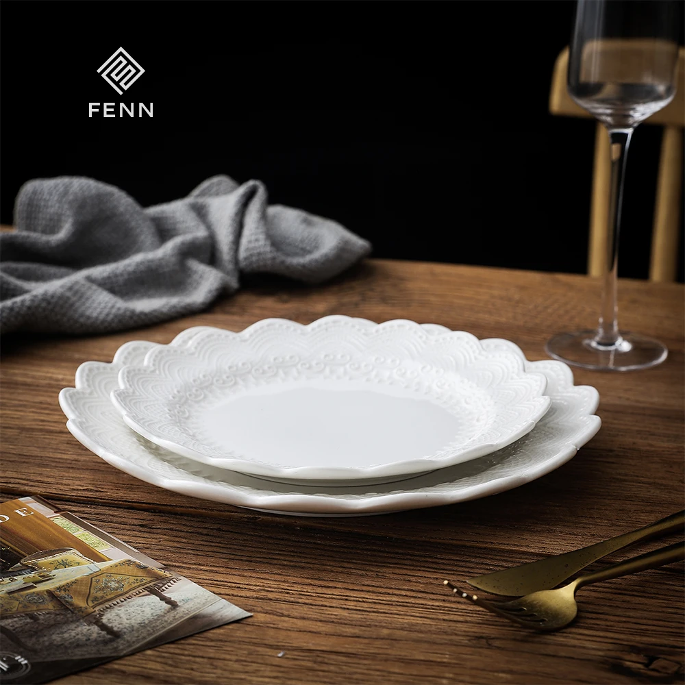 New fashion 5.5/8/10 inch white porcelain dishes plates customizable embossed shallow dish ceramic dinner plate for hotel