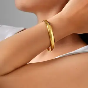 Classic Smooth Surface Bracelets Round 18k Gold Stainless Steel Bangle for Women