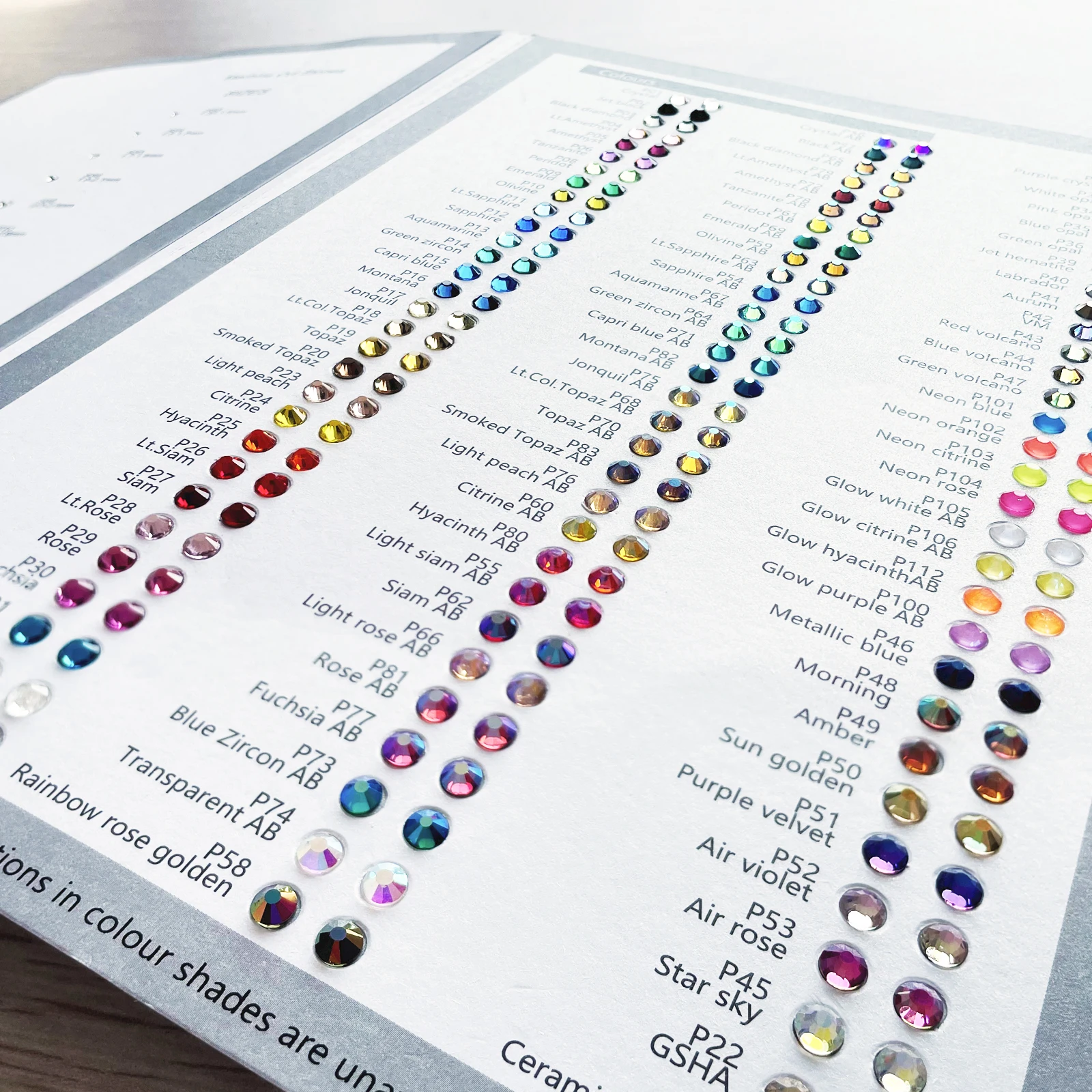 288 Cristalli Hot Fix AB Colorati - Strass In Vetro Termoadesivi Per Nail Art, Tessuti, Telefoni - Mix Dimensioni (Zaffiro, SS30) - 2