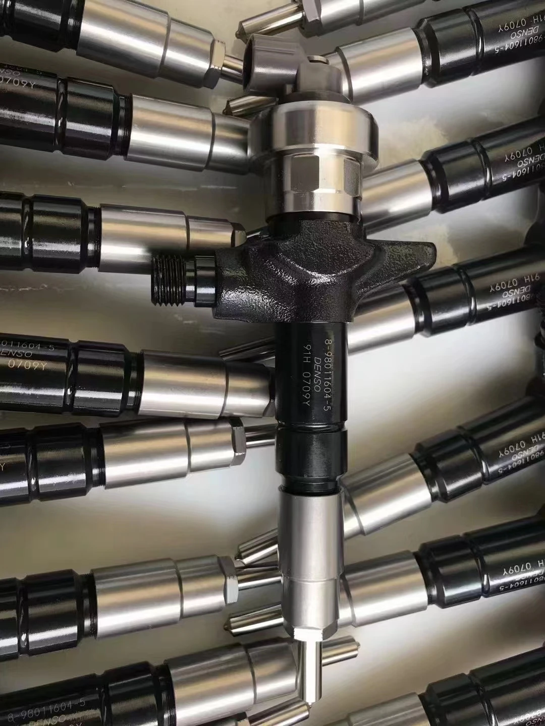 High Quality Fuel Diesel Injector 2950508630 2950501520 8