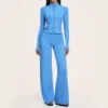 Chaquetas y pantalones azules
