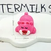Le numéro 3 est un ours fraise couché.