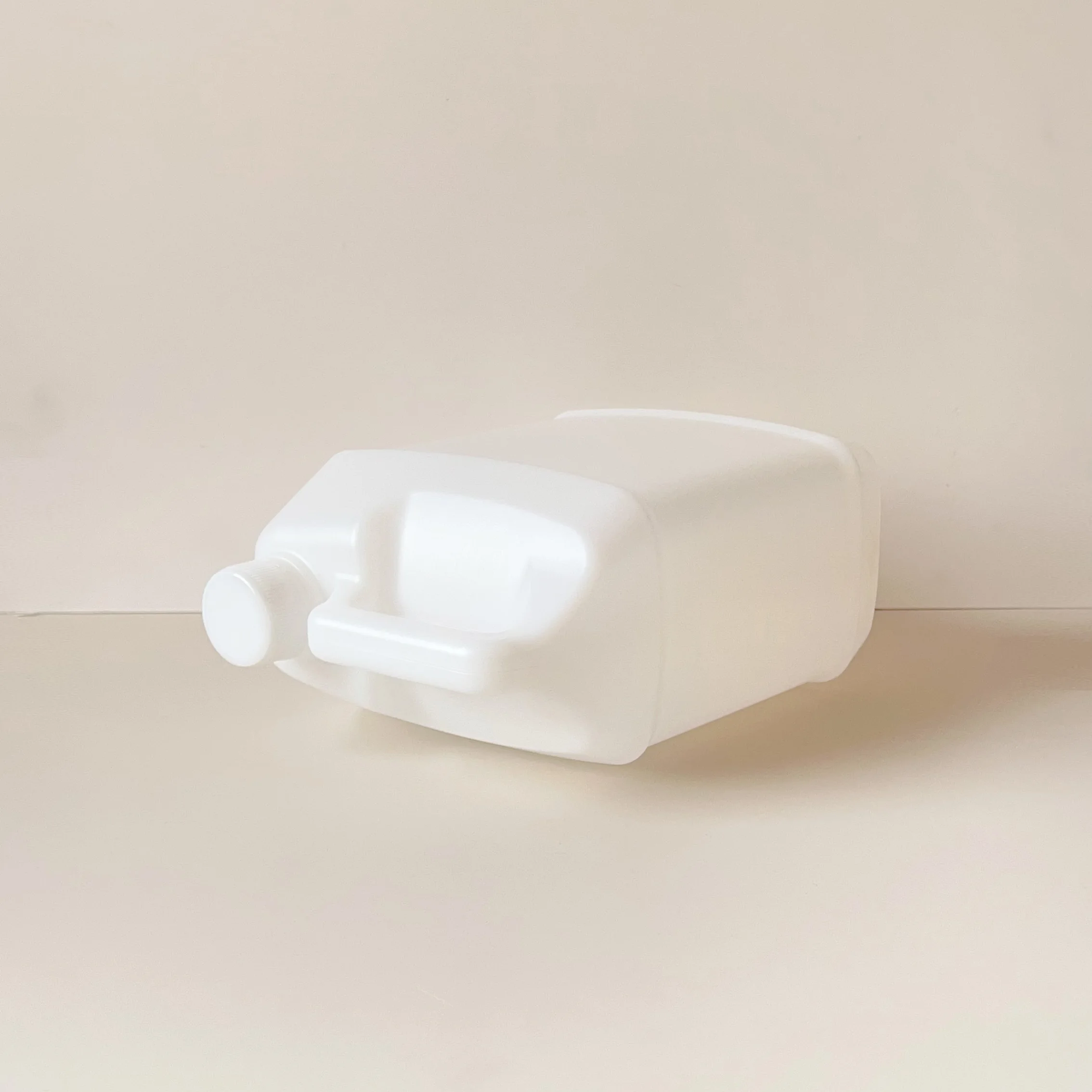 Factory Supply of High Quality 2L 4lL10L square Drums With Screw-top Chemical Storage Containers Oil Tanks