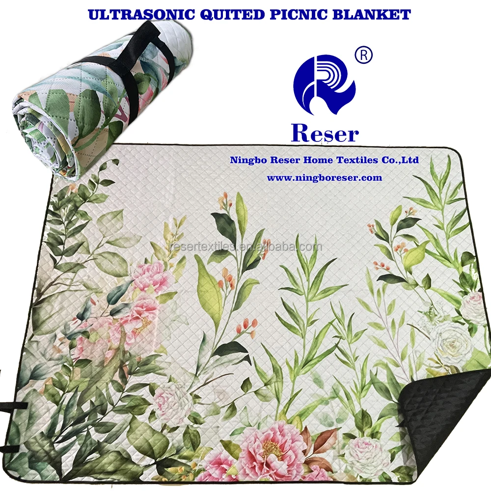 Premium Outdoor 100% Polyester Water-Resistant Stripe Knitted Style Portable 3Ply Lightweight Customizable Picnic Blanket for