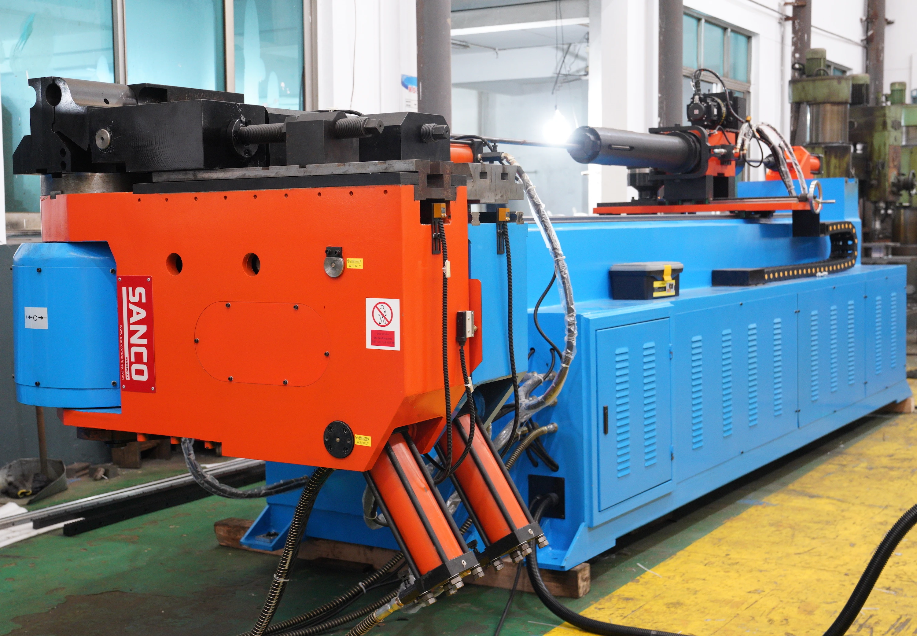
 180 degree cnc pipe bending machine for U shapes tube bending  