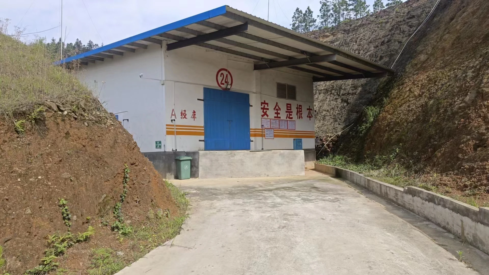 Hot Little Monster Eggshell Packaging Snaps Children's Fireworks Safe