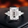 Anillo de oro macizo de 10 quilates con diamantes de laboratorio