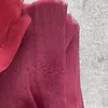 สีแดงอมม่วงเข้ม (ยืดตรงให้ได้ความยาวหนึ่งเมตร)
