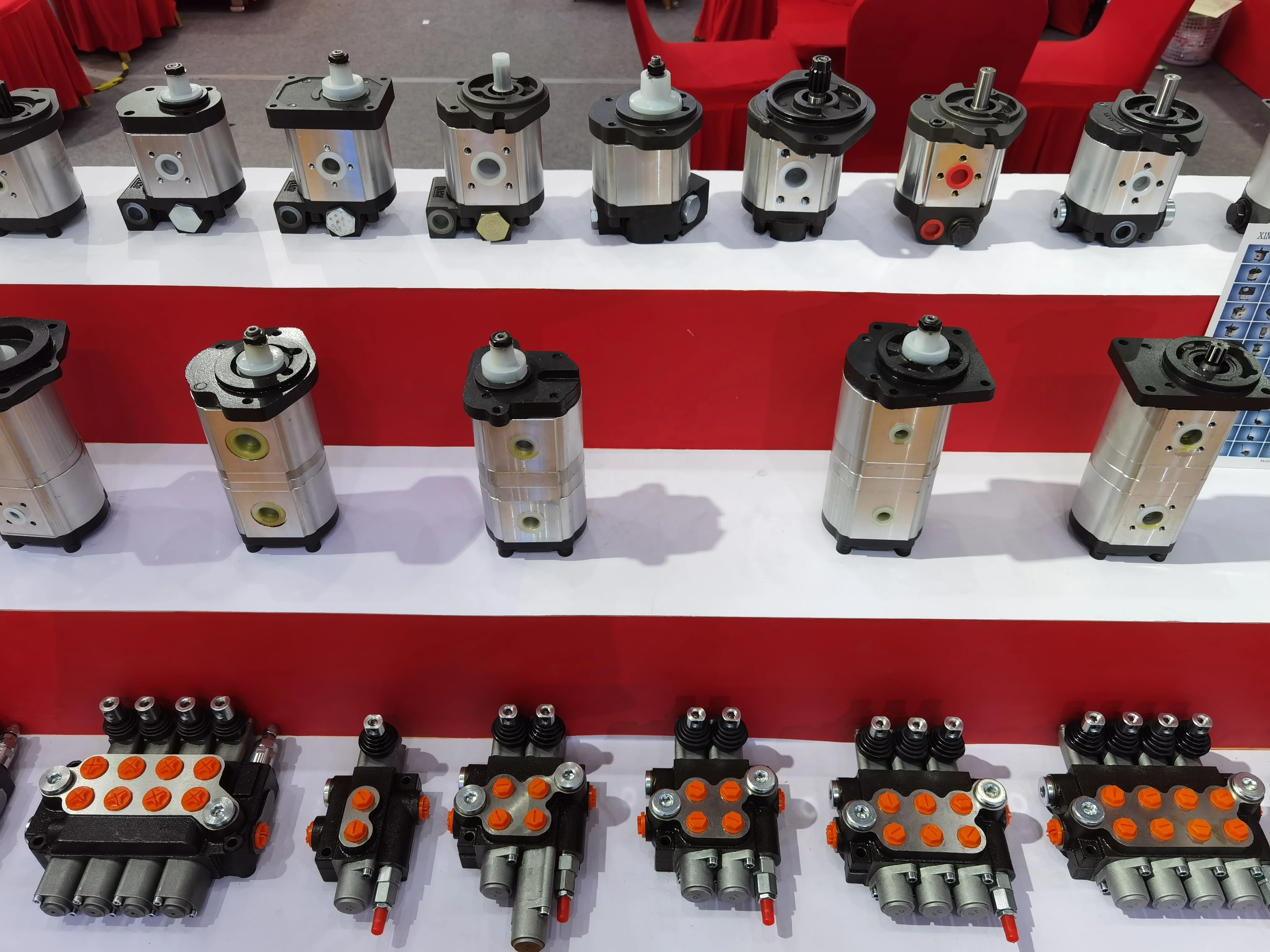 
Гидравлический насос подходит для John Deere 820/830/920/930... 