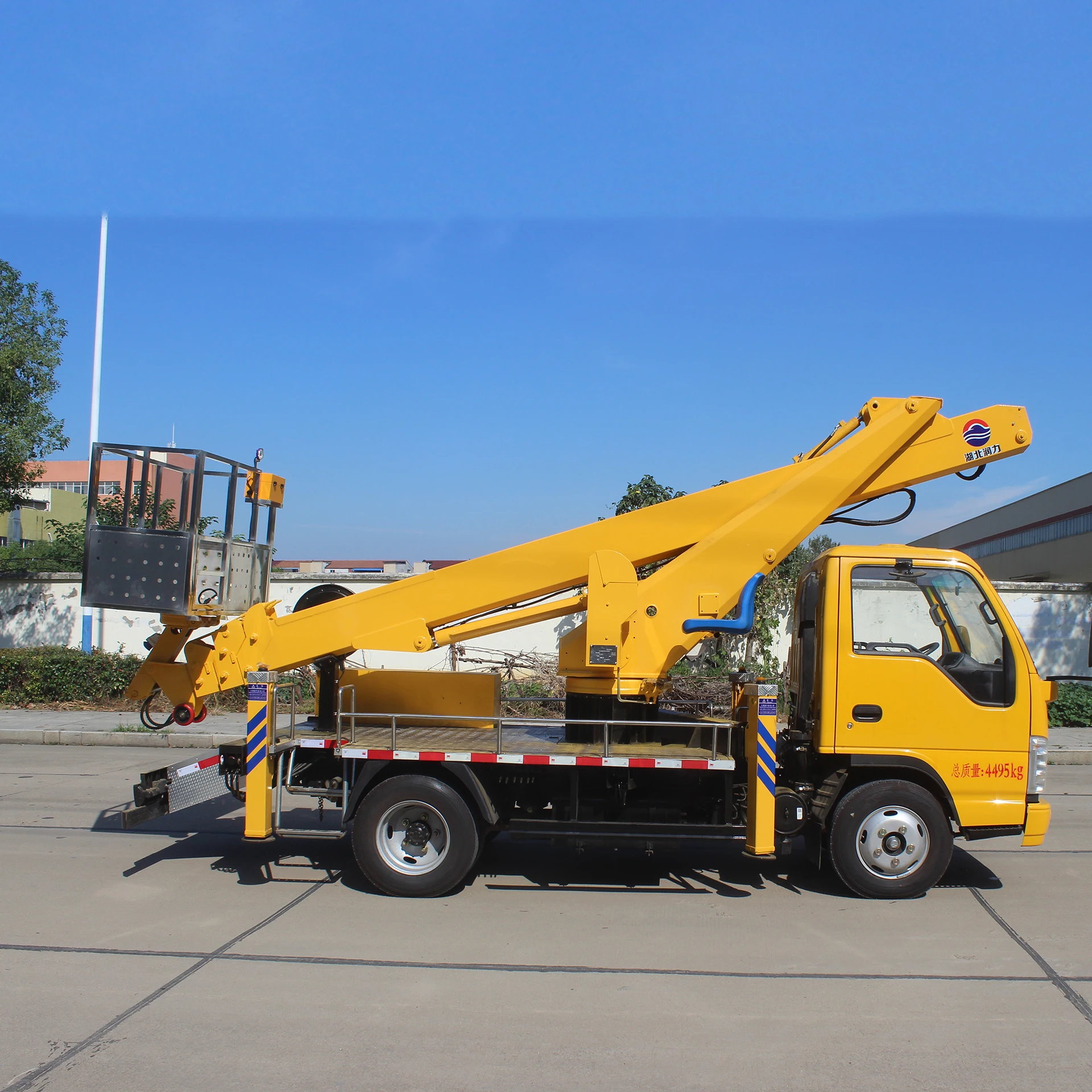 Isuzu 4x2 Hydraulic Lift Platform Truck 27m High Altitude Operation ...