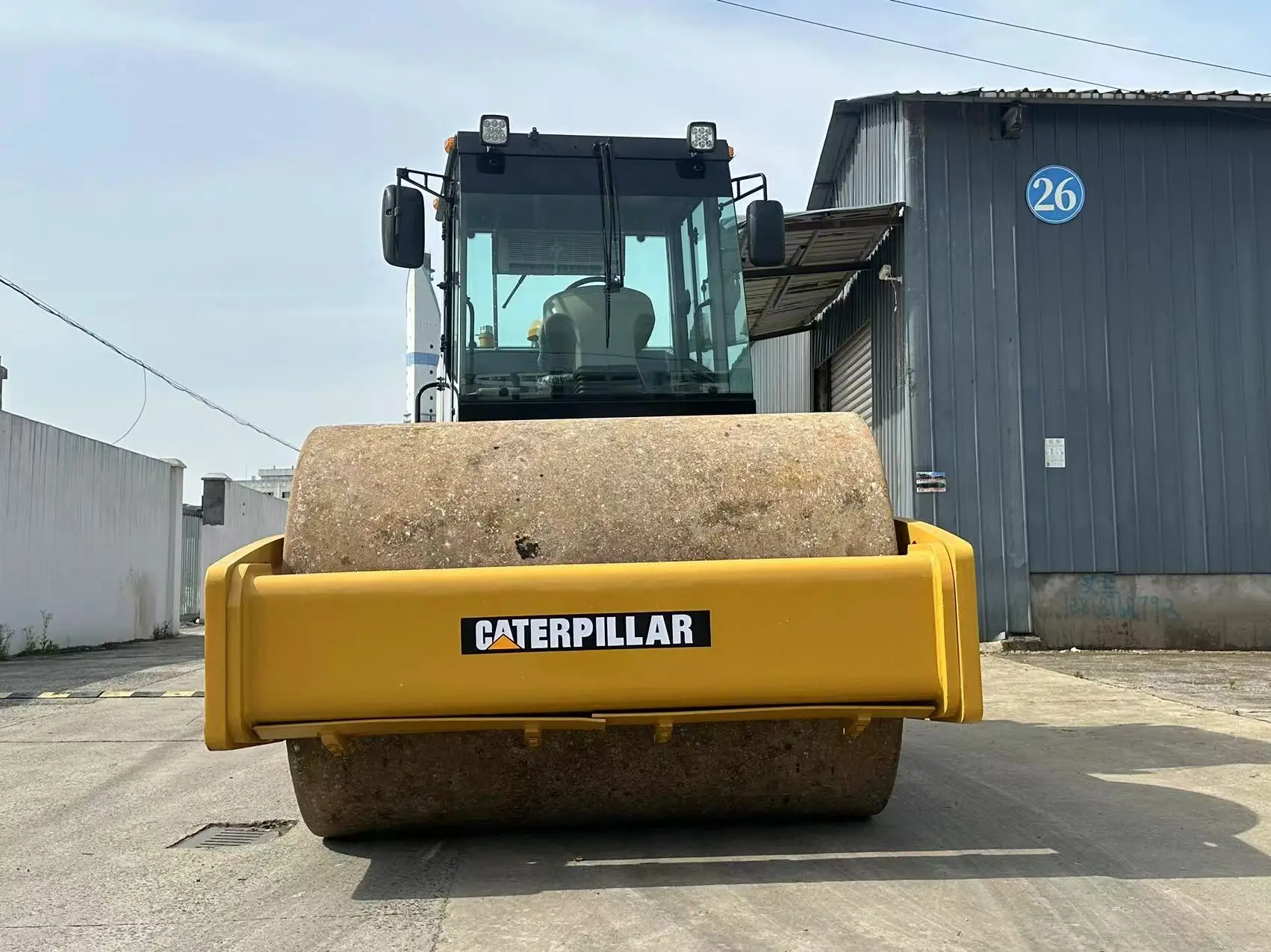 Caterpillar уплотнительный ролик используется CS683 CS583 Вибрационный гидравлический привод дорожный каток цена использованный