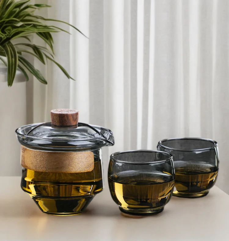 Portable 200ml High Borosilicate Glass and Heat Resistant with Filter Lid and Wood Grip Glass Tea Cup