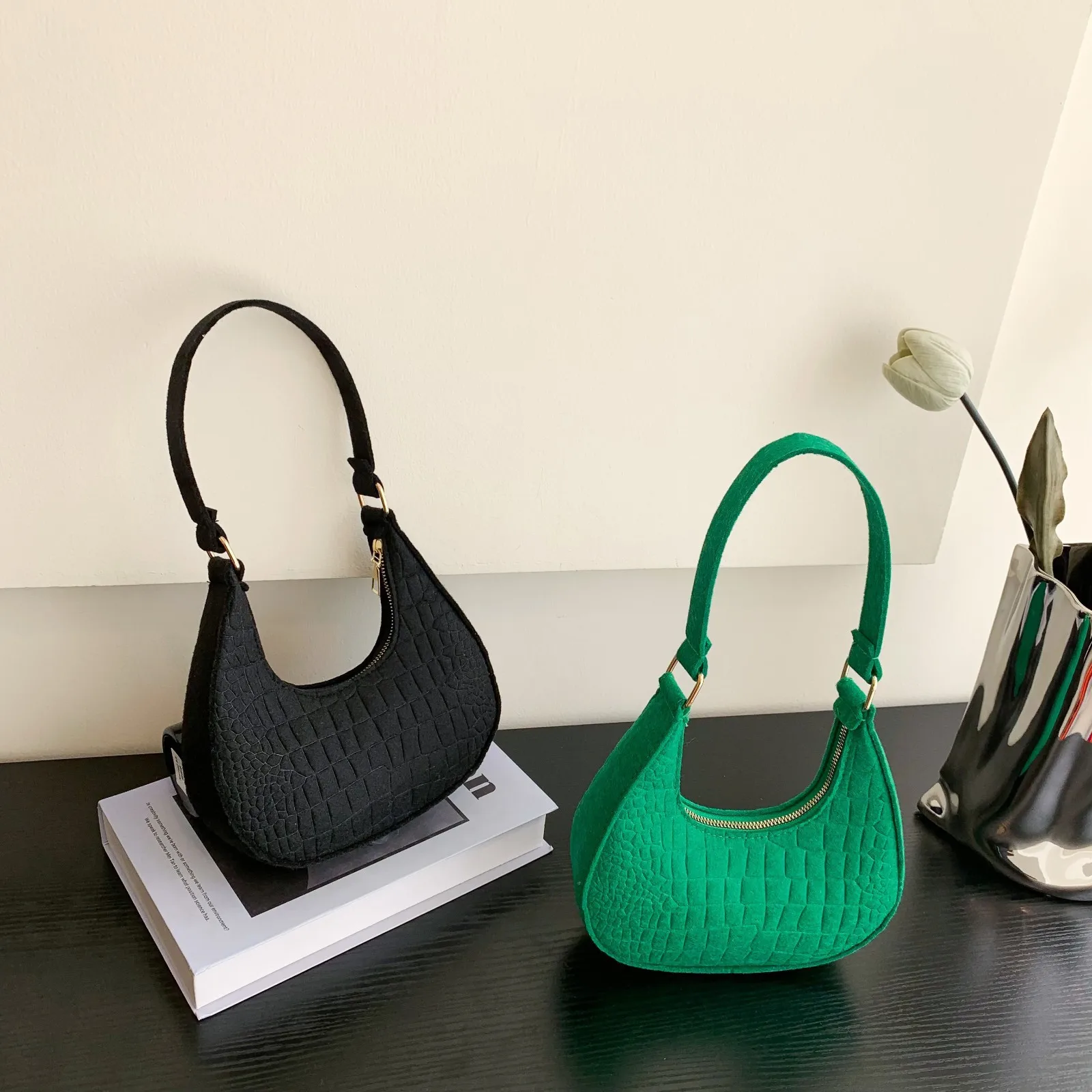 Sacs à bandoulière en tissu feutre tendance pour femmes, petit sac à main  sous le bras, pochette de luxe, couleur unie, sac à main féminin avec