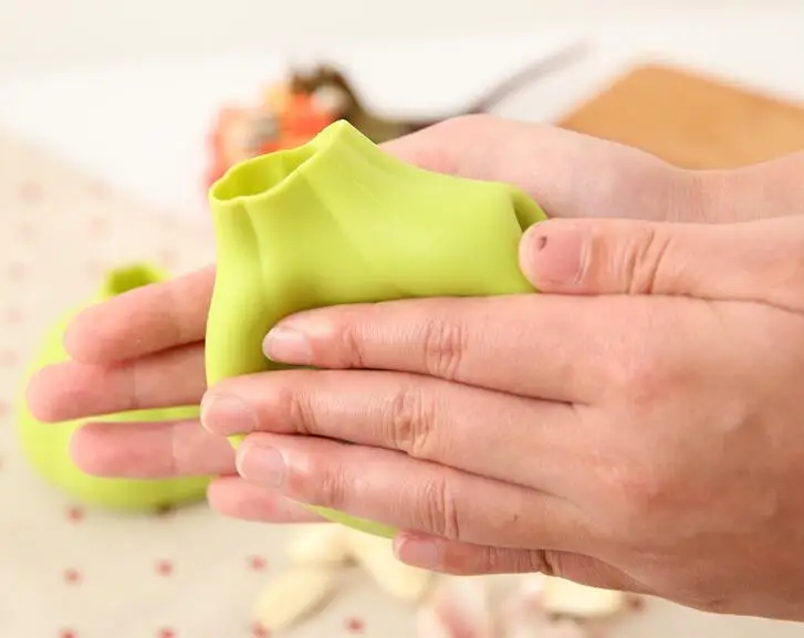 New 2025 Garlic Peeler Soft Garlic Press Kitchen Accessories Home Peeled Practical Silic aperçu 6
