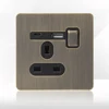 1 presa inglese 13A con USB+TYPE-C