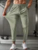 Pantalones caqui con pies incluidos