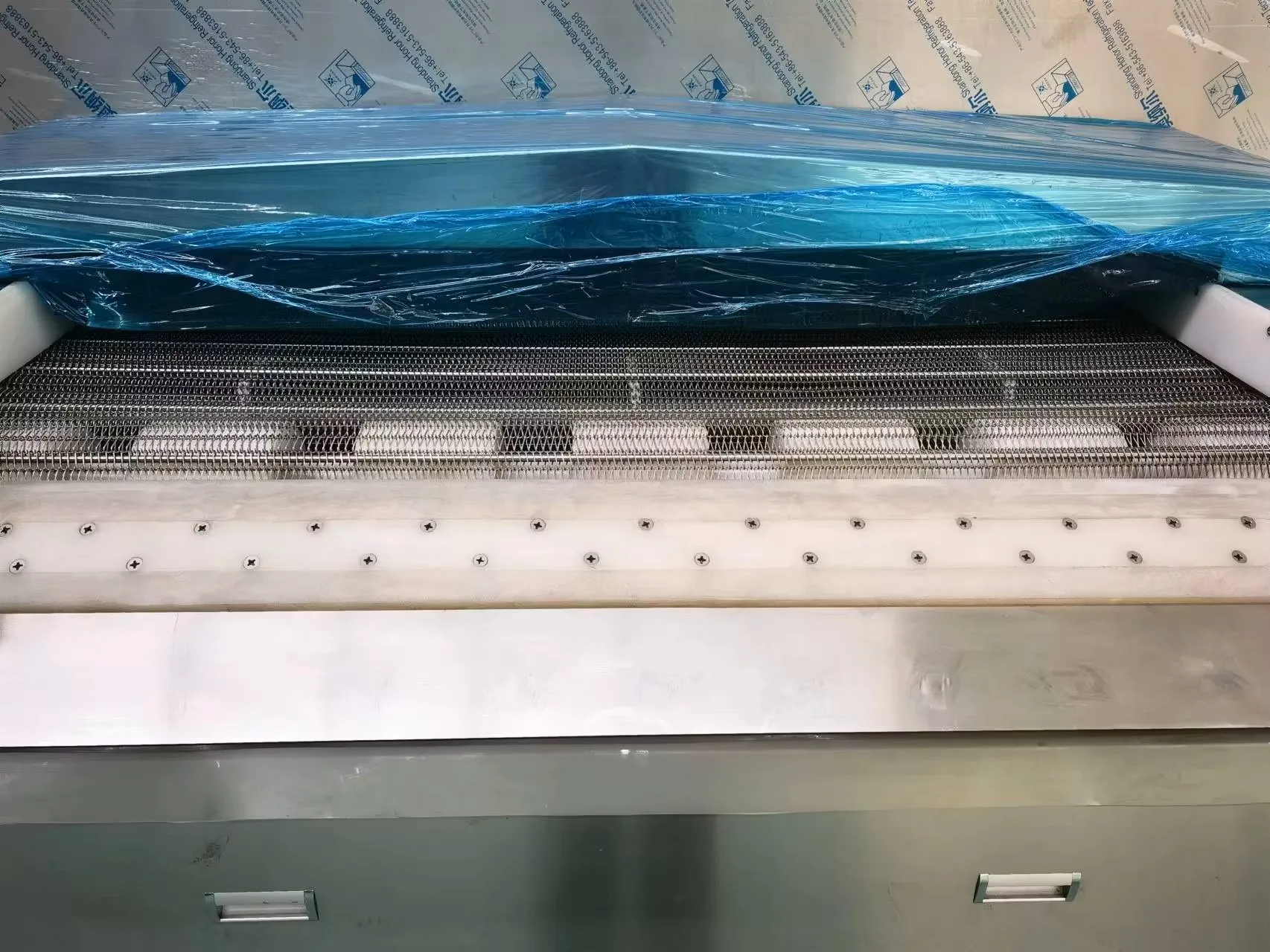 Industrial quick-freezing tunnel freezer, efficient and rapid freezing of shrimp, poultry and seafood products