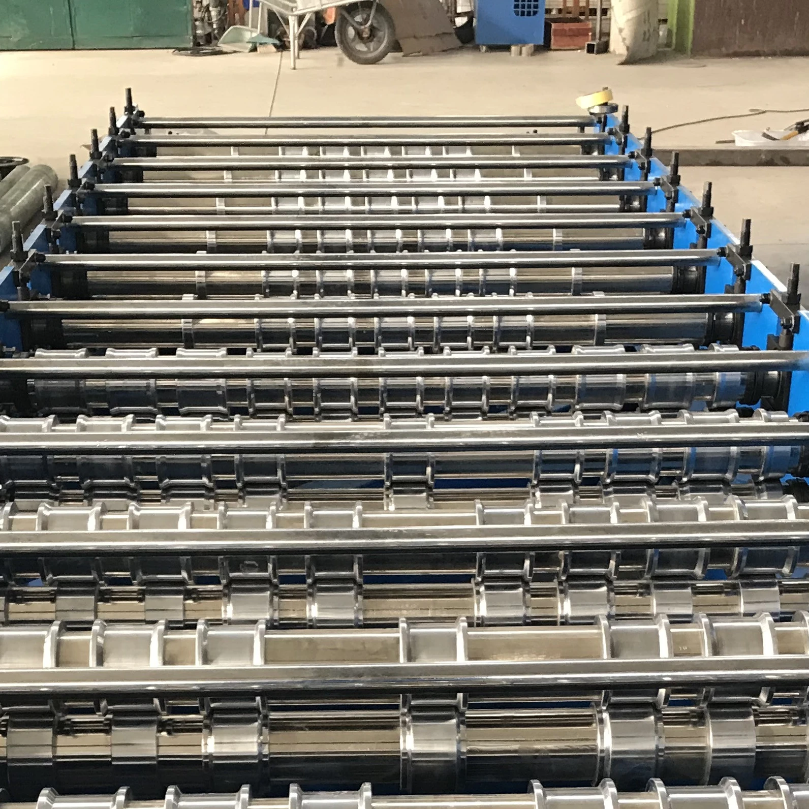 Metal Container Board Forming Machine for Car Carriage Body Panel Roll Forming 3d Wall Panel Making Machine