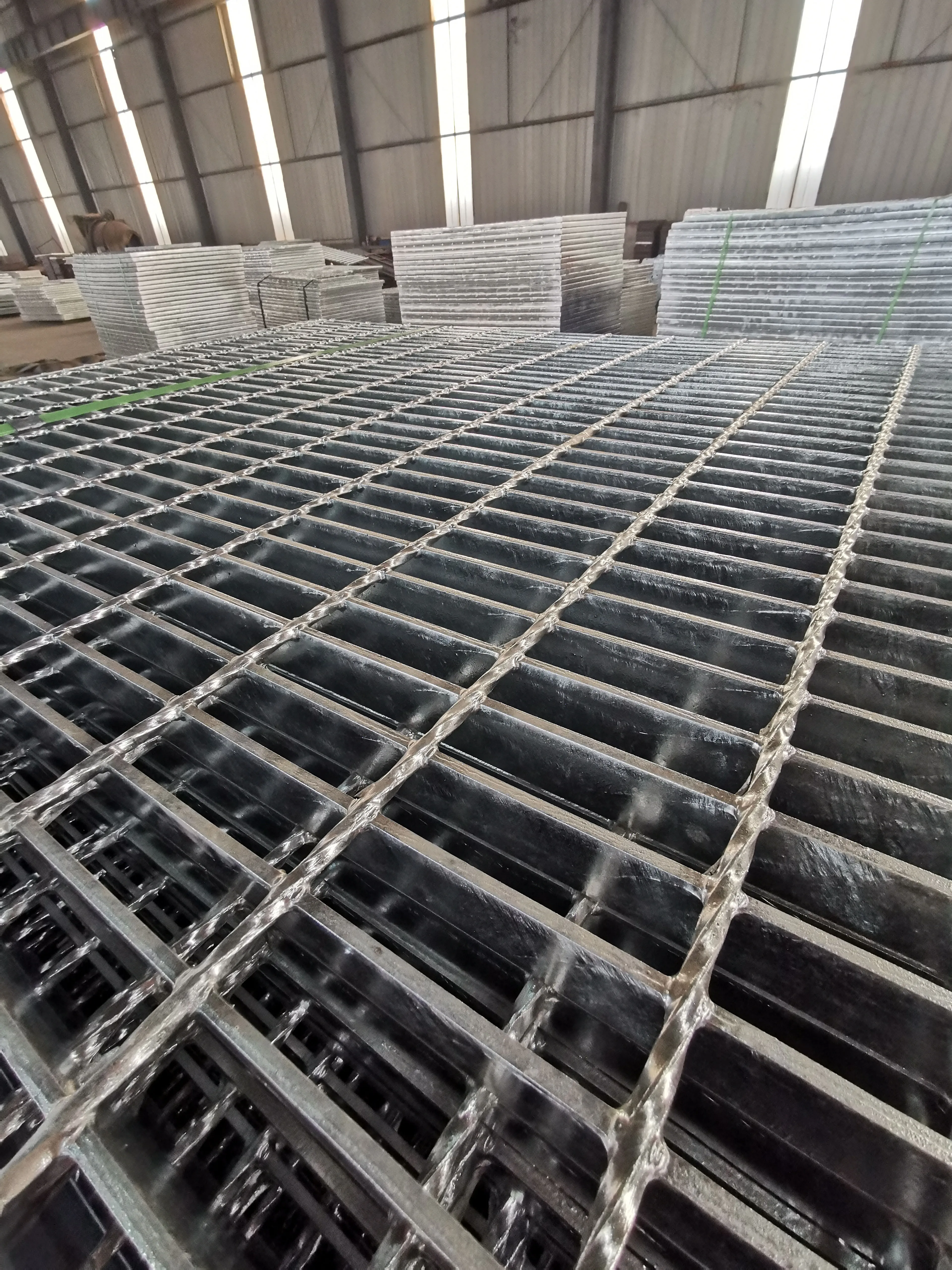 Hot Selling Drainage Cover Grating Rejilla Metalica Para Piso Walkway Iron Grating