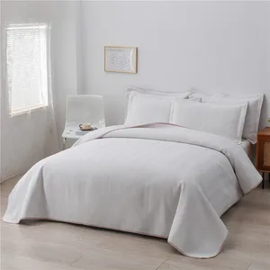 New Customized Home Beddings 3Pcs Geometric Bedding Jacquard Quilt Set Luxury