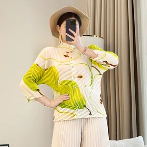 2026 Women's Advanced Age-Reducing Printed Seven-Sleeve T-shirt Slimming All-Match Neck Top Stand Pleated Loose Meat Covering