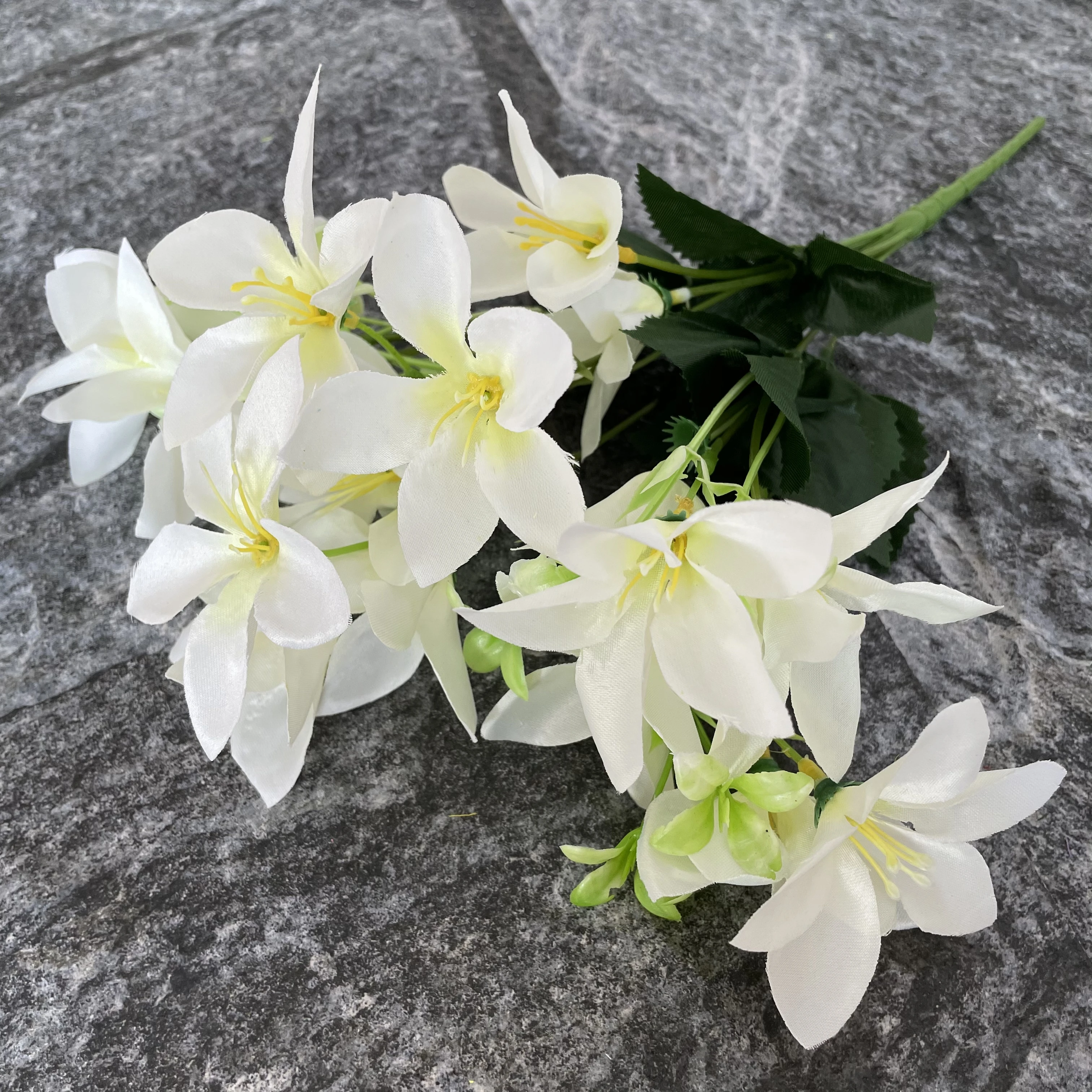 Meili 18 Head Small Lily Qyy-721 - Versatile Decor Solutions Meili 18 Head Small Lily Qyy-721 - Versatile Decor Solutions