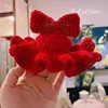 Chapeau rouge vif avec un nœud (oreilles exposées)