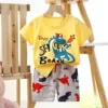 Dinosauro con cappellino