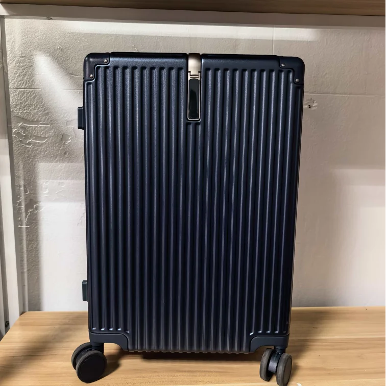 20 Inch Sturdy Durable Telescopic Handle PC Luggage High Appearance Level Silent Password Suitcase High Quality Zipper Closure