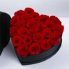 Scatola a forma di cuore con 23 rose