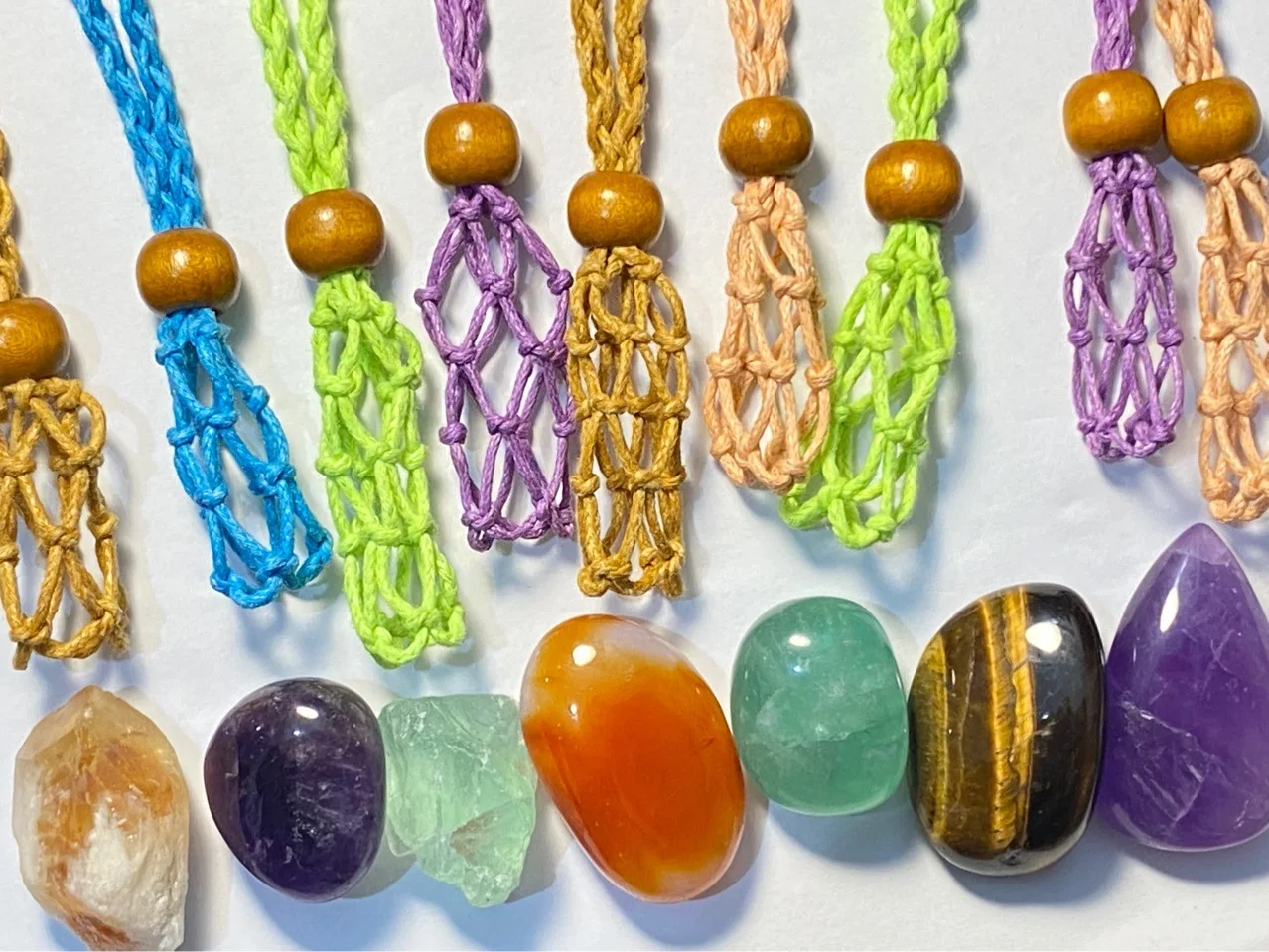 Trendy Macrame Necklace Holder Empty Fish Netted Quartz Crystal Raw Stone Cage for DIY Jewelry for Parties Weddings and Gifts