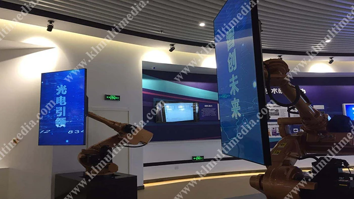 Robotic Arm Interaction Robotics Arms With Sensitive Led Screen Panels ...