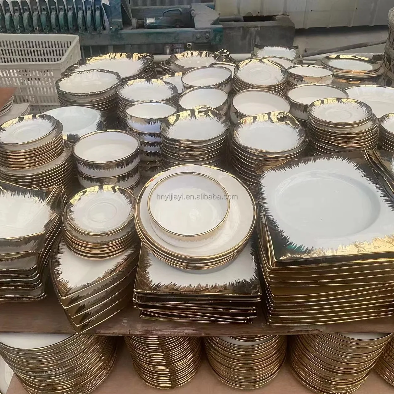 JIUWANG Wholesale Hot Sell Cheap Restaurant Plate With Gold Rim Ceramic  Bulk Ceramic Plates Dinner Dishes Sell by Ton