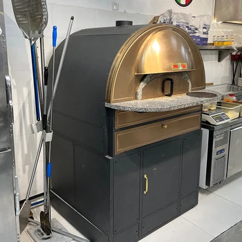 Forno Pizza 450度ブロンズ色ホルノピザナポリタナ彫刻外観レストラン