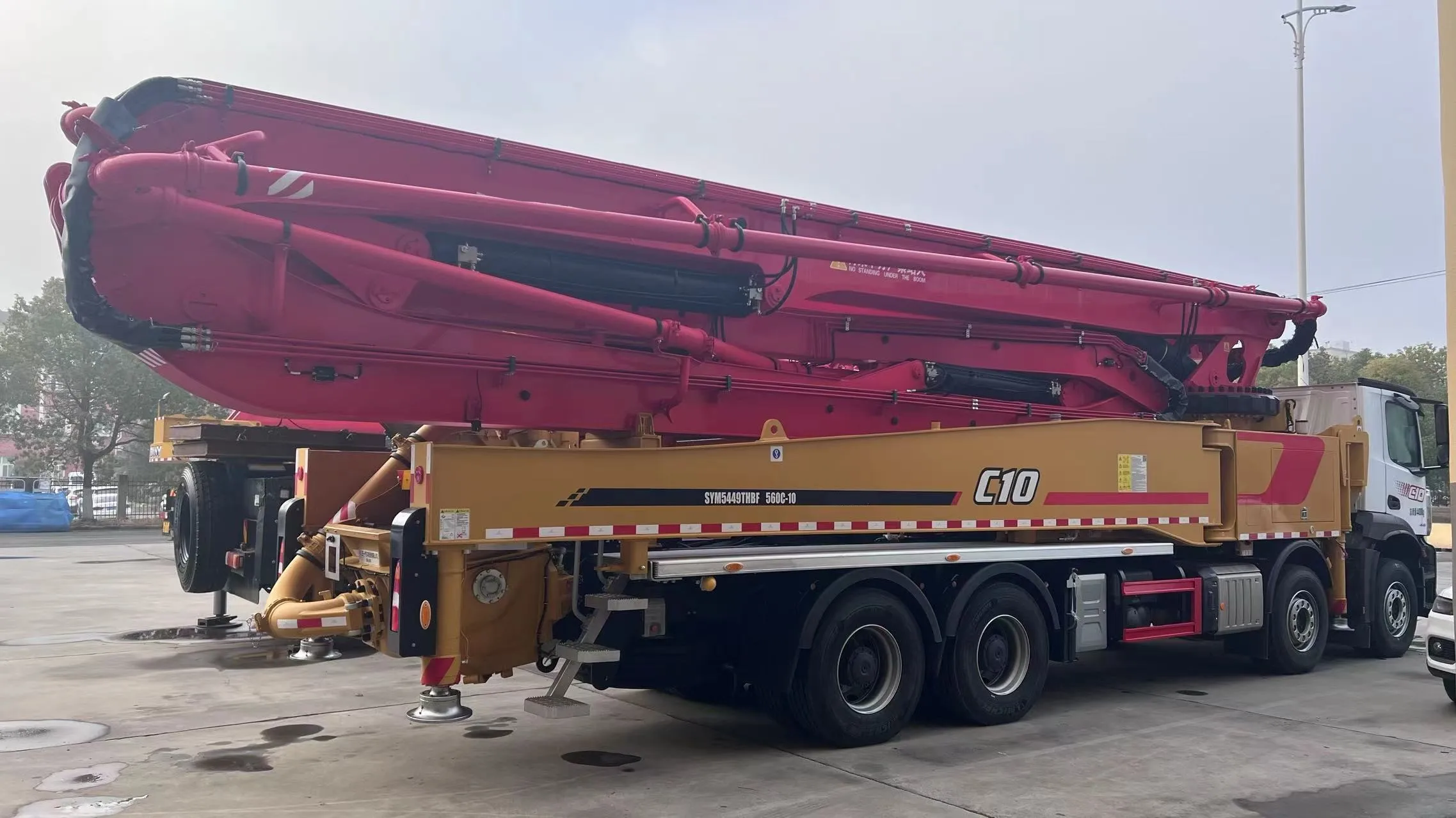 SYM5449THB 560C-10 Truck-mounted Concrete Mixer Pump 56m