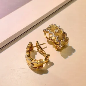 Lab-grown 0.185ct round diamond stud earrings, irregularly shaped ladies' earrings, perfect for parties