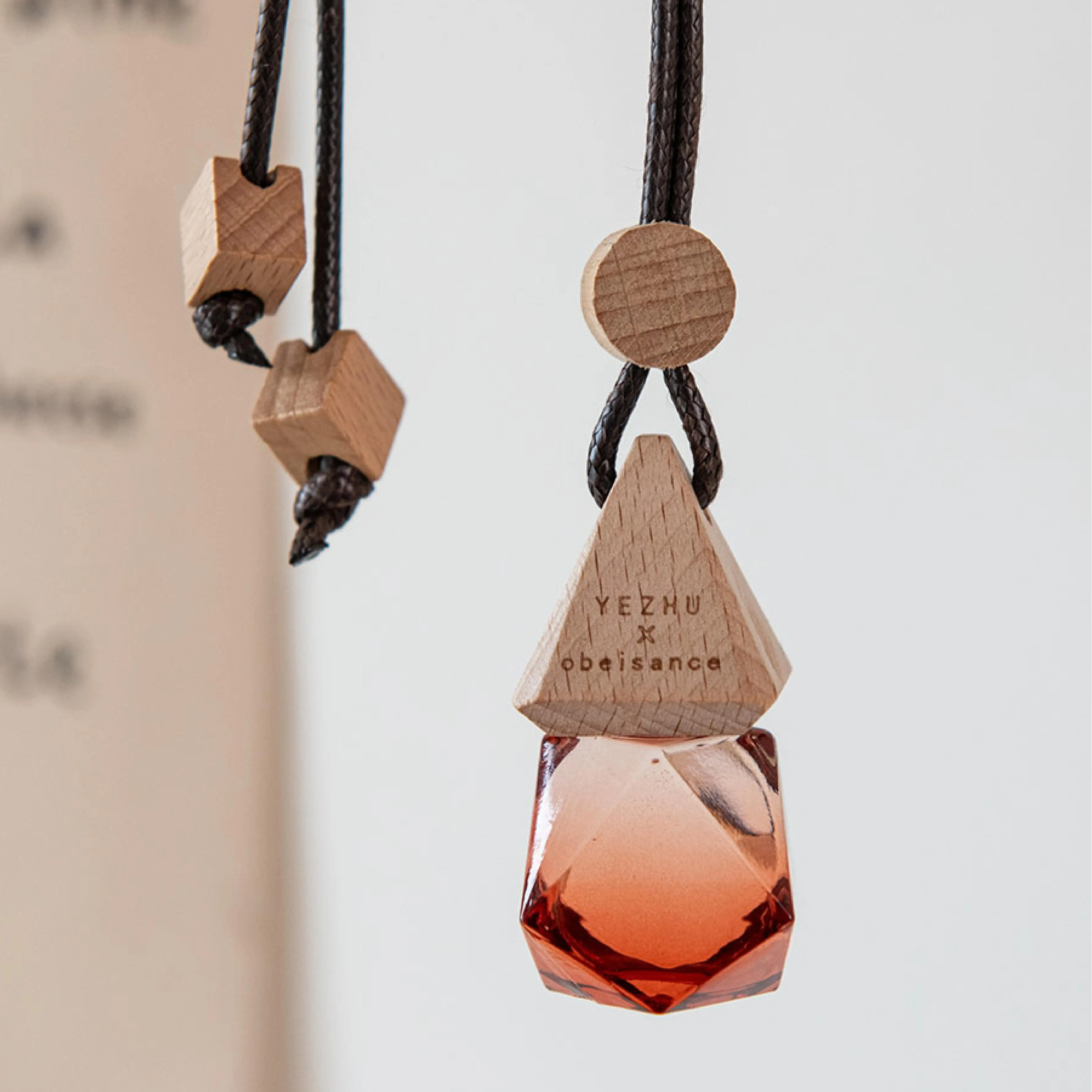 Premium Customized Logo Car Perfume Fragrance Natural Plant Essential Oil Car Air Freshener