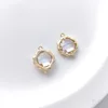 Uno zirconio trasparente irregolare a forma di diamante